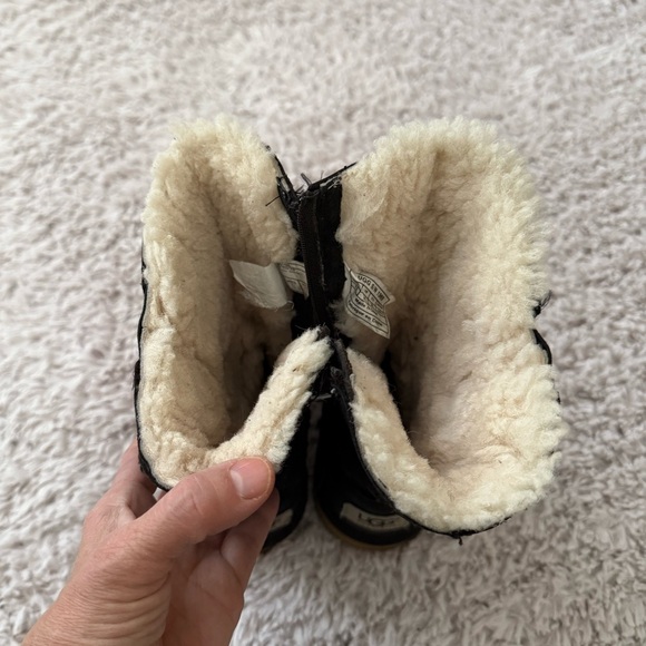 UGG Kids Size 13 Black Leather Boots - Picture 7 of 9